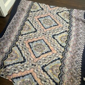 Elegant Multicolor Geometric Patterned scarf